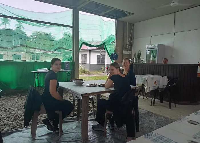 Mulu D Cave Homestay