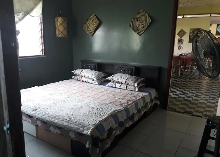 Mulu D Cave Homestay